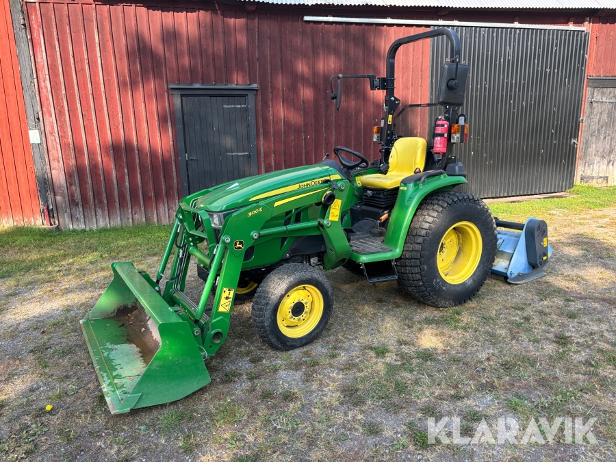 Kompakttraktor John Deere 3038E med lastare och redskap