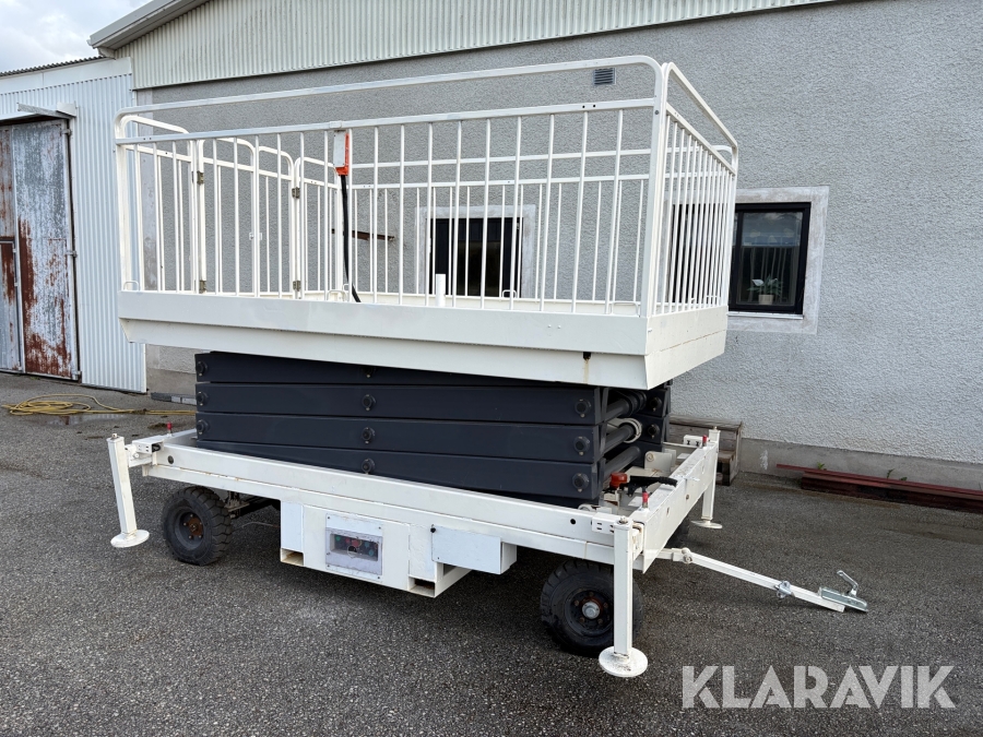 Höjbar utsiktsbalkong saxlift 8m