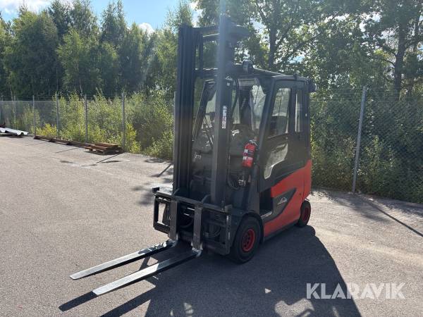 Gaffeltruck Linde E20/600H med laddstation