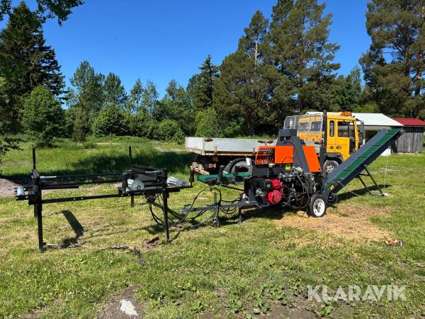 Vedprocessor Rima RM7-20TA-480 med hydrauliskt  uppläggning- & mararbord