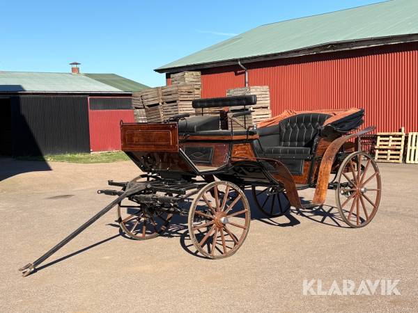 Viktoriavagn för parhästar alt fyrspann