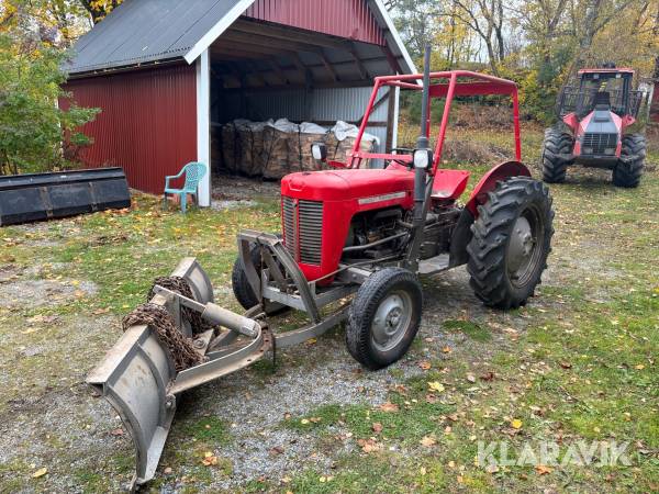Veterantraktor Massey Ferguson 30 med plog