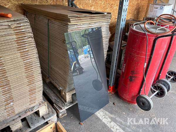 Härdat glas på helpall för solceller