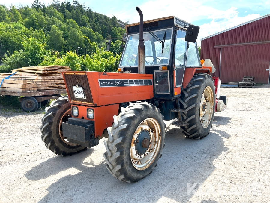 Traktor Universal 850 DT 4WD