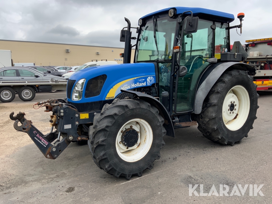 Traktor New Holland T4040
