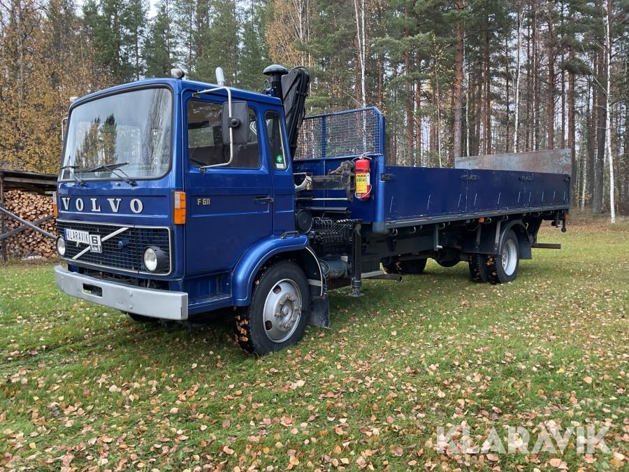 Veteranflaklastbil med lyft Volvo F611-4X2-1-V