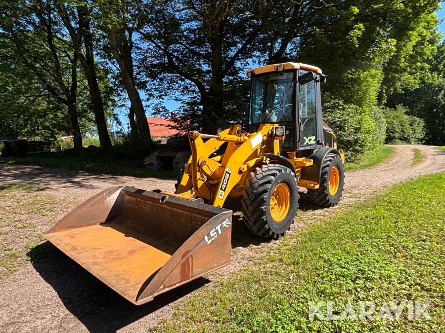 Hjullastare JCB 409 ZX med redskap