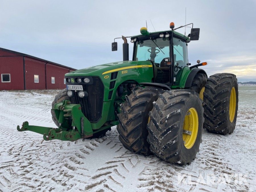 Traktor John Deere 8330 med GPS & Dubbelmontage 