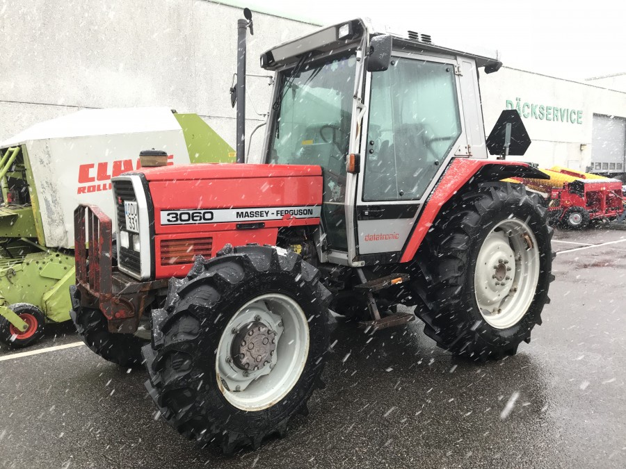 Traktor MF 3060