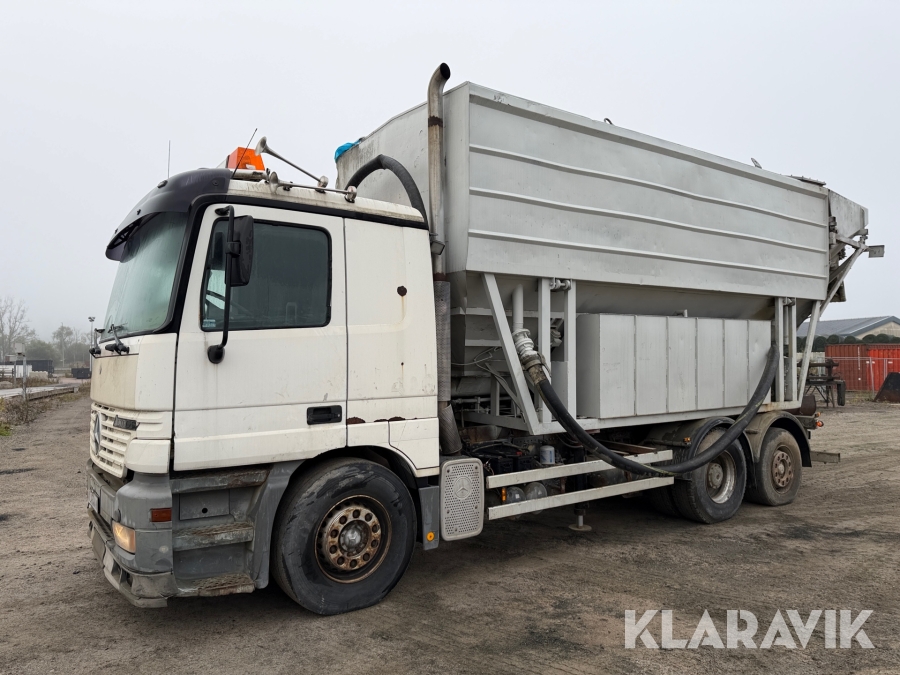 Betongbil / cementsilo Mercedes Actros inkl va 5 ton cement