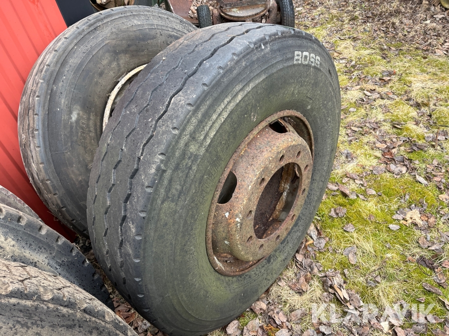 Lastbilsdäck på fälg Bridgestone & Firestone 2st. 12 R 22.5 & 315/80 R 22.5