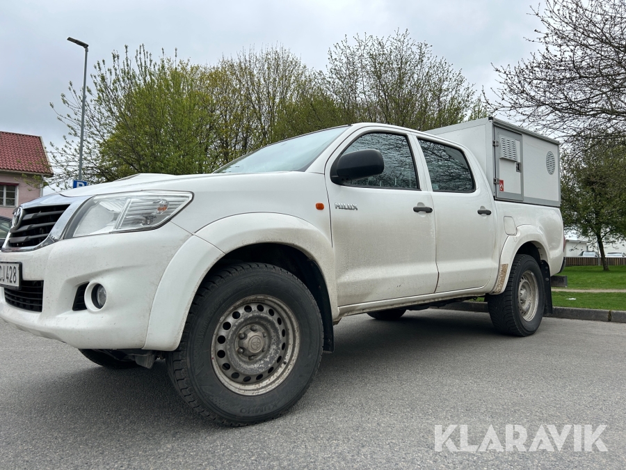 Pickup Toyota Hilux 2.5 D-4D 4WD (144hk) med hundkåpa