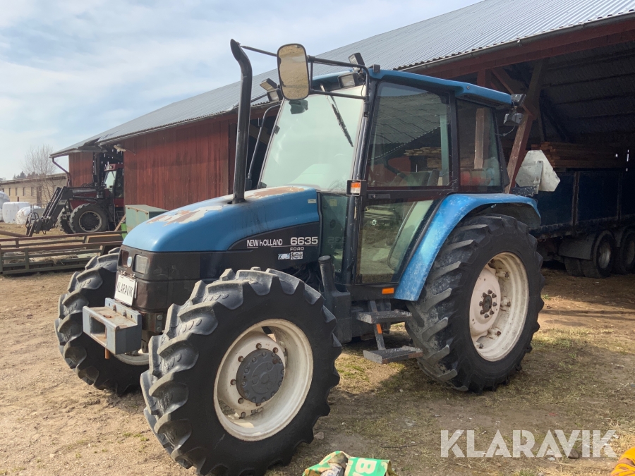 Traktor New Holland 6635