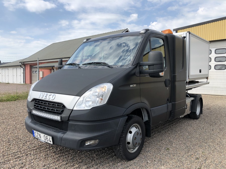 Trailerdragare med skåp Iveco Daily 35C21