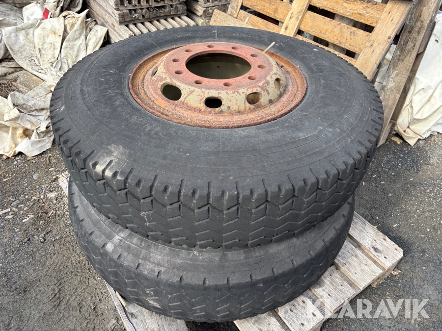 Däck med fälg Michelin Radial, Goodyear Unisteel 12.00-20 & 10.00-20