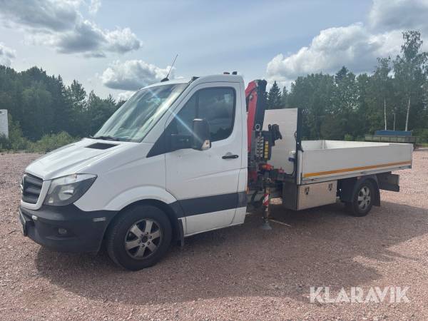 Flakbil Mercedes-Benz Sprinter med fassi kran
