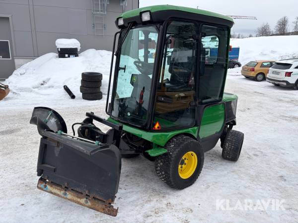 Redskapsbärare John Deere 1565 series II 4WD med redskap