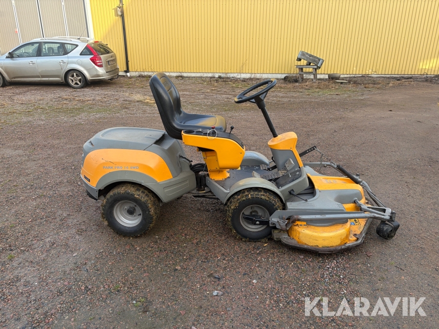Åkgräsklippare Stiga Park Pro 16 4 WD med snöblad