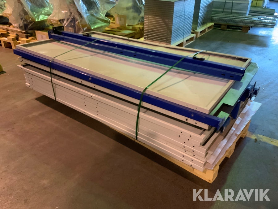 Plåtväggar med stolpar