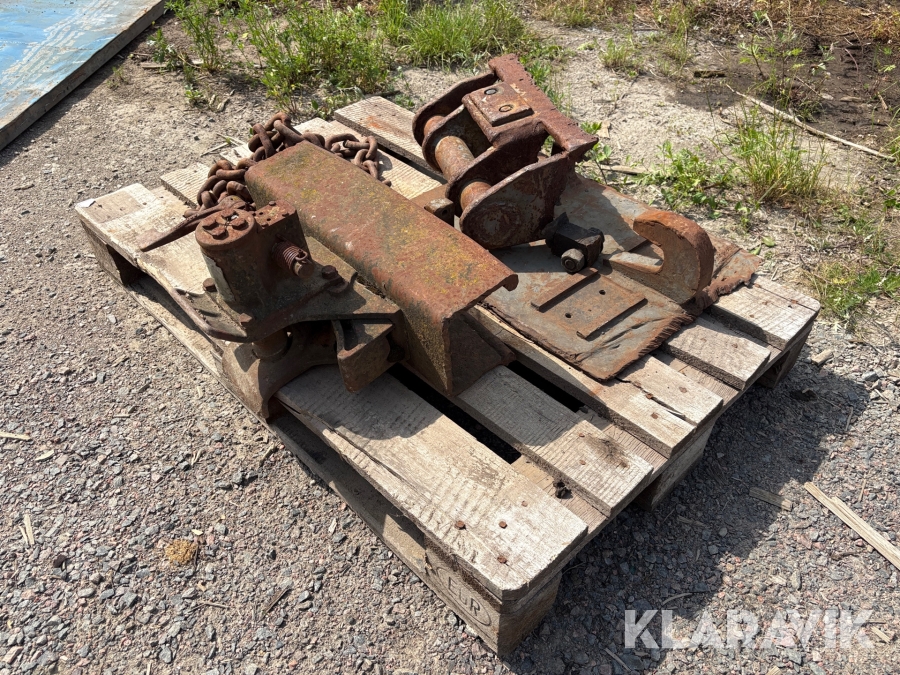 Lastbilsdrag med B20 fäste till grävmaskin med kätting