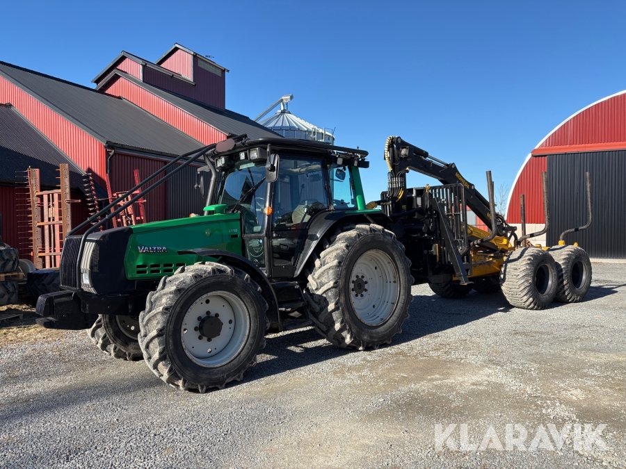 Skogstraktor Valtra 6850 HiTech med skogsvagn