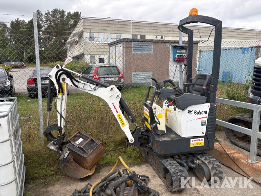 Grävmaskin Bobcat E10 med redskap