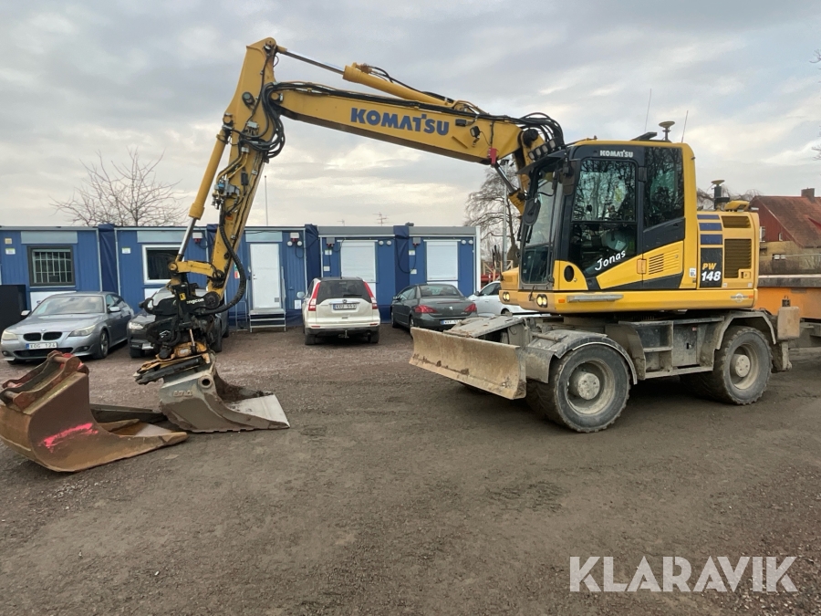 Grävmaskin Komatsu PW148 med skopor och grävsystem