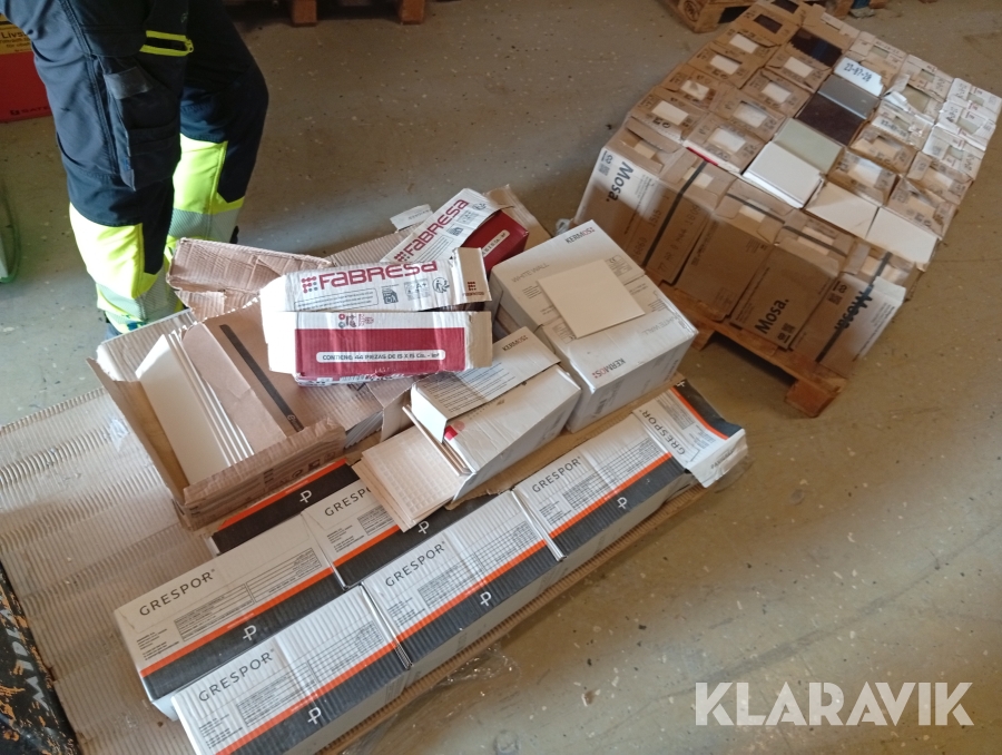 Blandat kakel 1700st