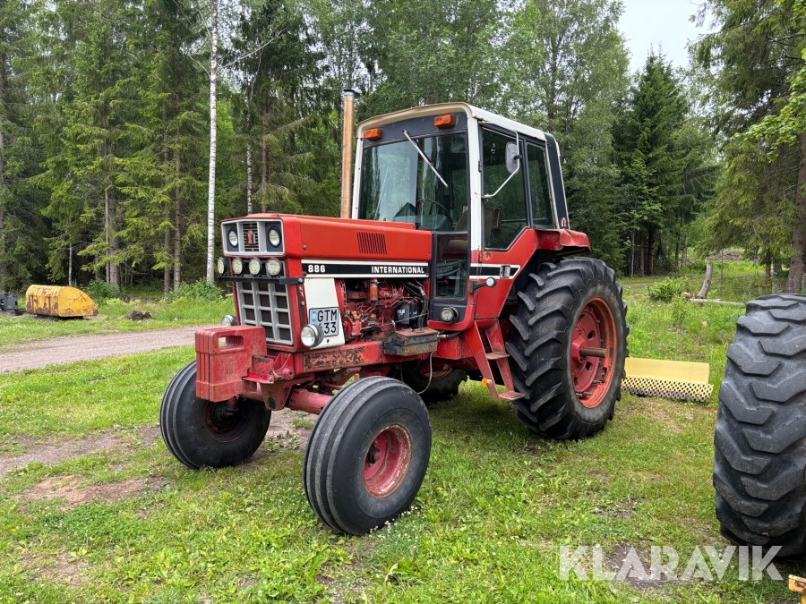 Traktor International 886
