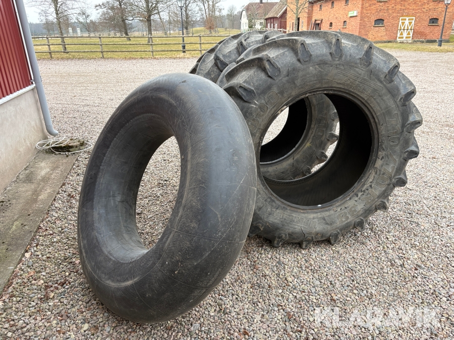 Lantbruksdäck Pirelli 710/70R38 2st + slang