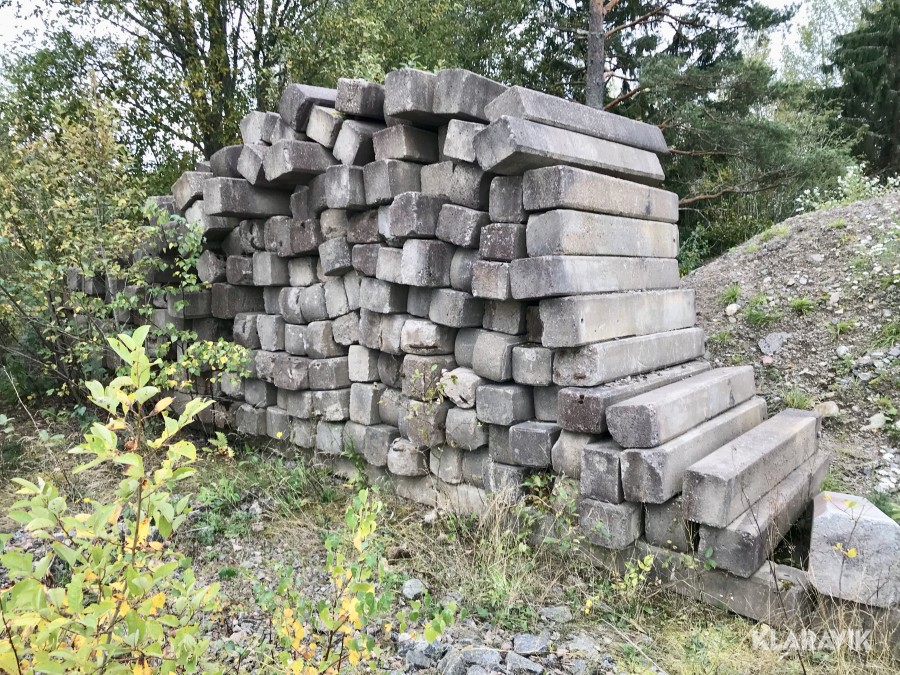 Betongstolpar ca 150 styck