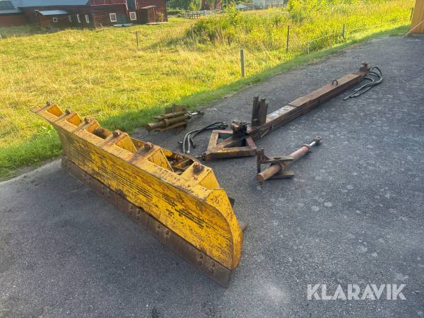 Snöblad med bom och hydraulisk sväng