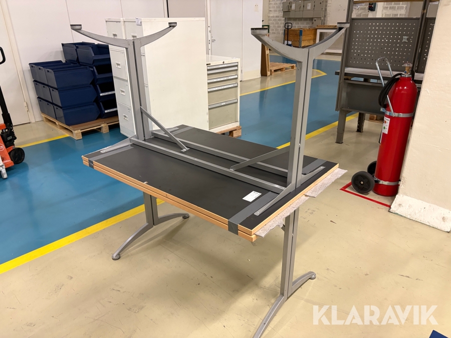 Skrivbord Kinnarps 2 st