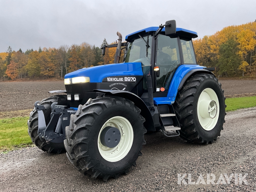 Traktor New Holland 8870A med frontlyft