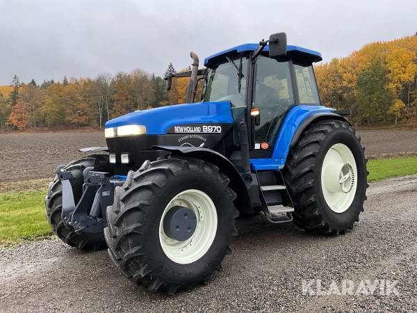 Traktor New Holland 8870A med frontlyft