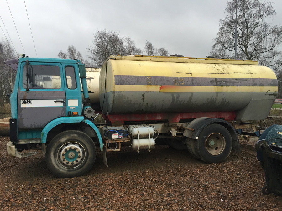 Tankbil med 3st tankar