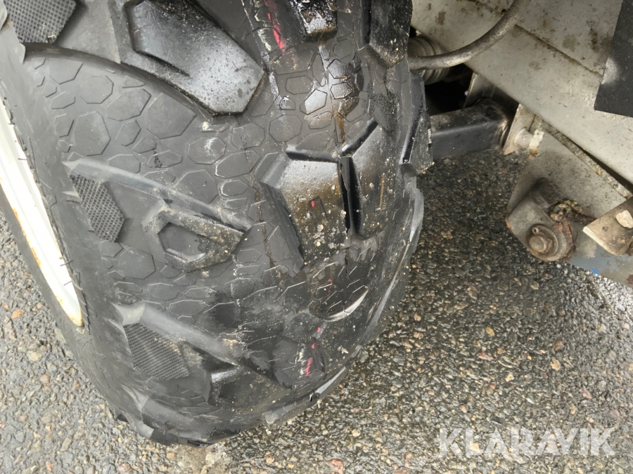 Vinterutrustad ATV Kubota RTV900 med plog och saltspridare