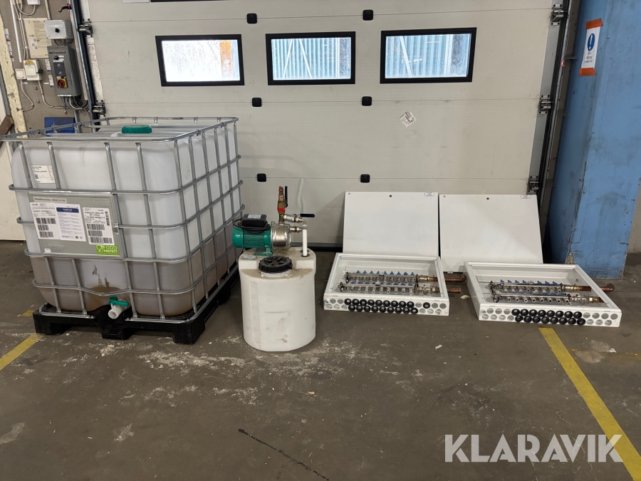 Golvvärmesystem med fördelarskåp, pump och glykol