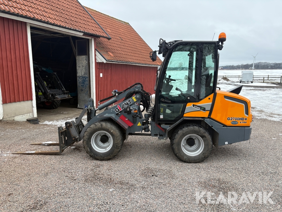 Kompaktlastare Giant G2700HD+ med 3 redskap