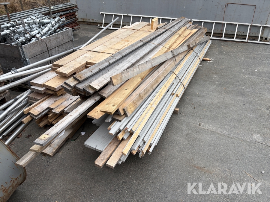 Virke 2,30-4,90m blandat med virke