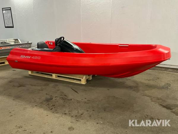 Motorbåt River 420