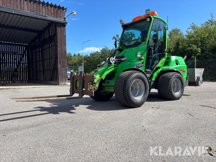 Kompaktlastare Avant 760i OptiDrive med redskap