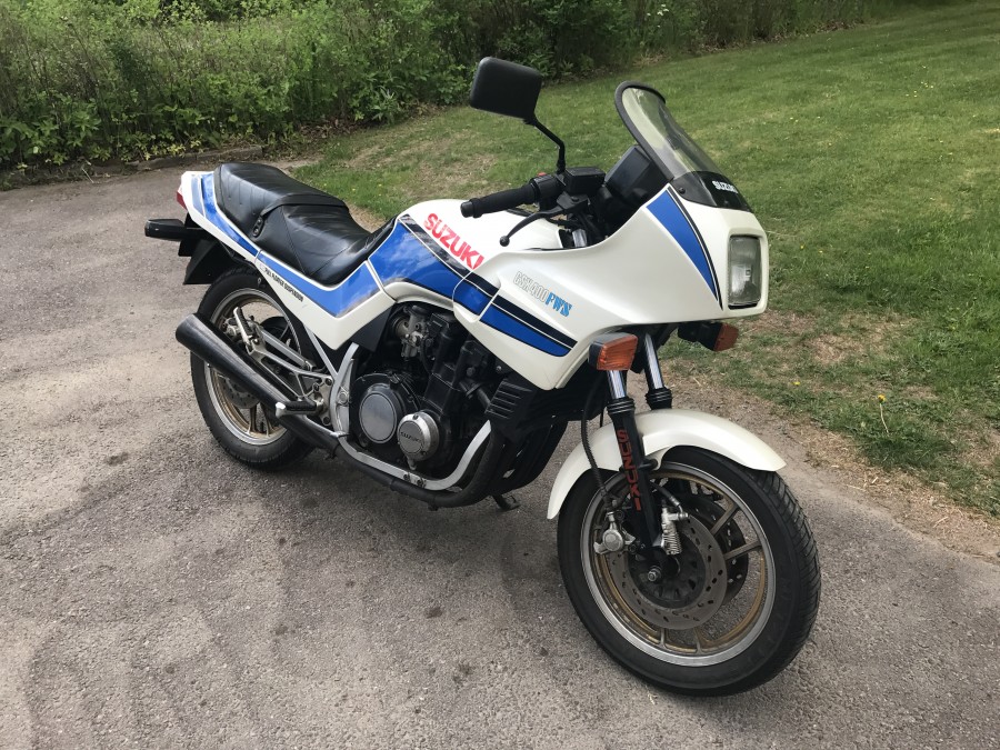 Motorcykel SUZUKI GSX 400 FWS