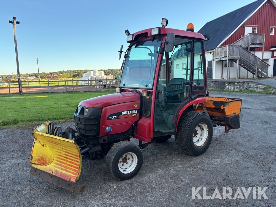 Traktor Shibaura ST321 med Vikplog och spridare