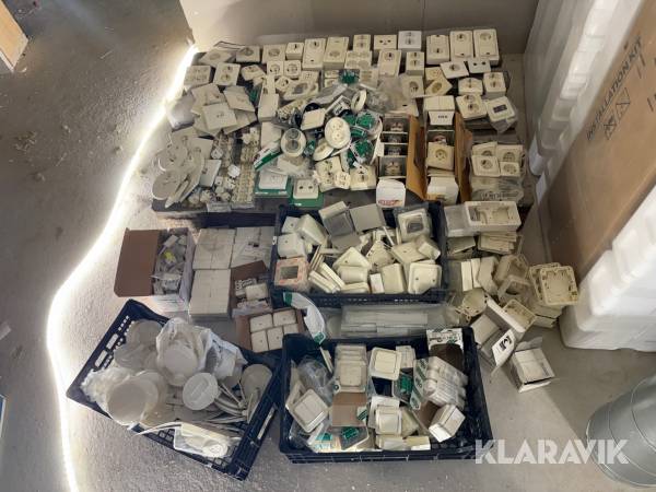 Parti med elinstallationsmaterial