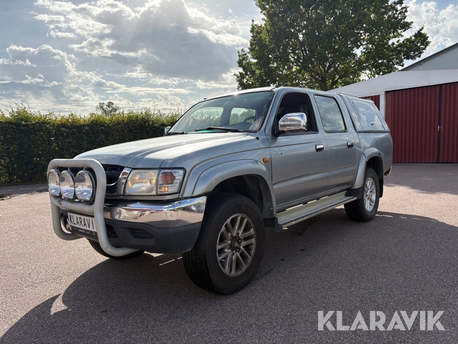 Pickup Toyota Hilux Dubbelhytt 2.5 4x4 med kåpa