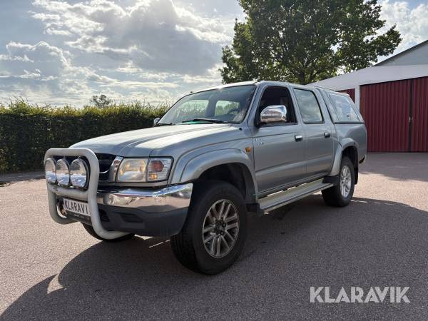 Pickup Toyota Hilux Dubbelhytt 2.5 4x4 med kåpa