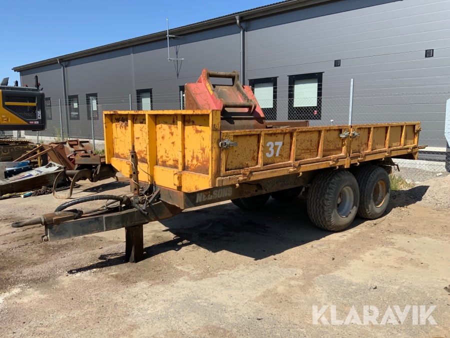 Vagn till grävmaskin med tipp