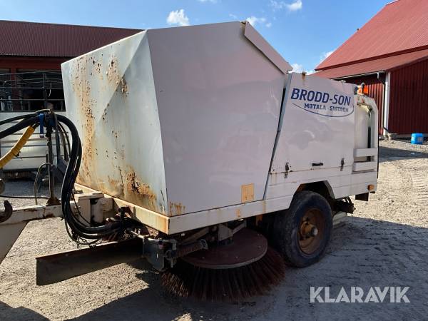 Bogserad sopmaskin Brodd-Son Nordic