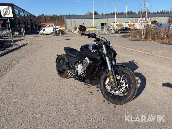 Motorcykel Benda LFC 700 -25